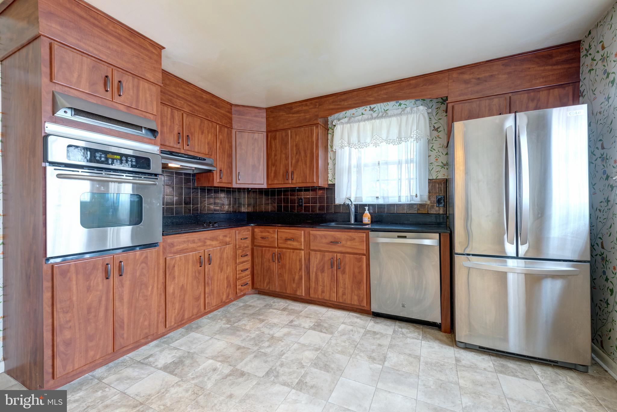 1570 Glenhardie Road Wayne, PA 19087 - Photo 8 of 30