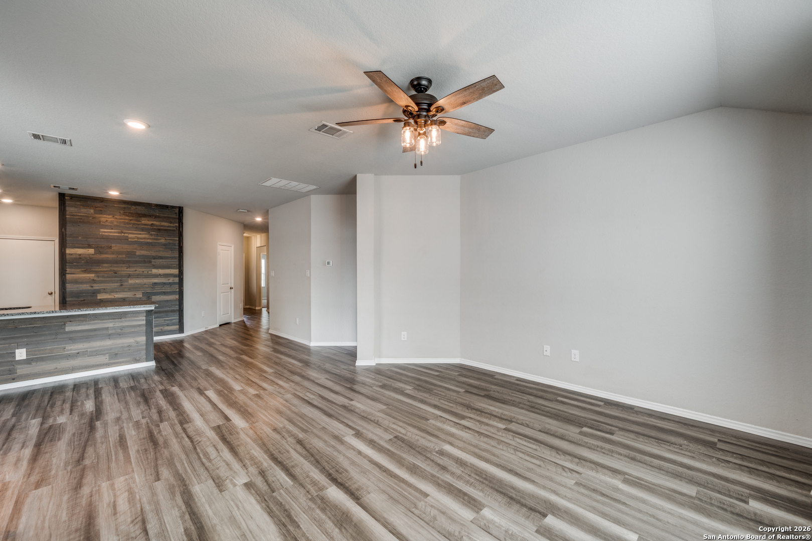 10307 Owl Wds Schertz, TX 78154 - Photo 4 of 26