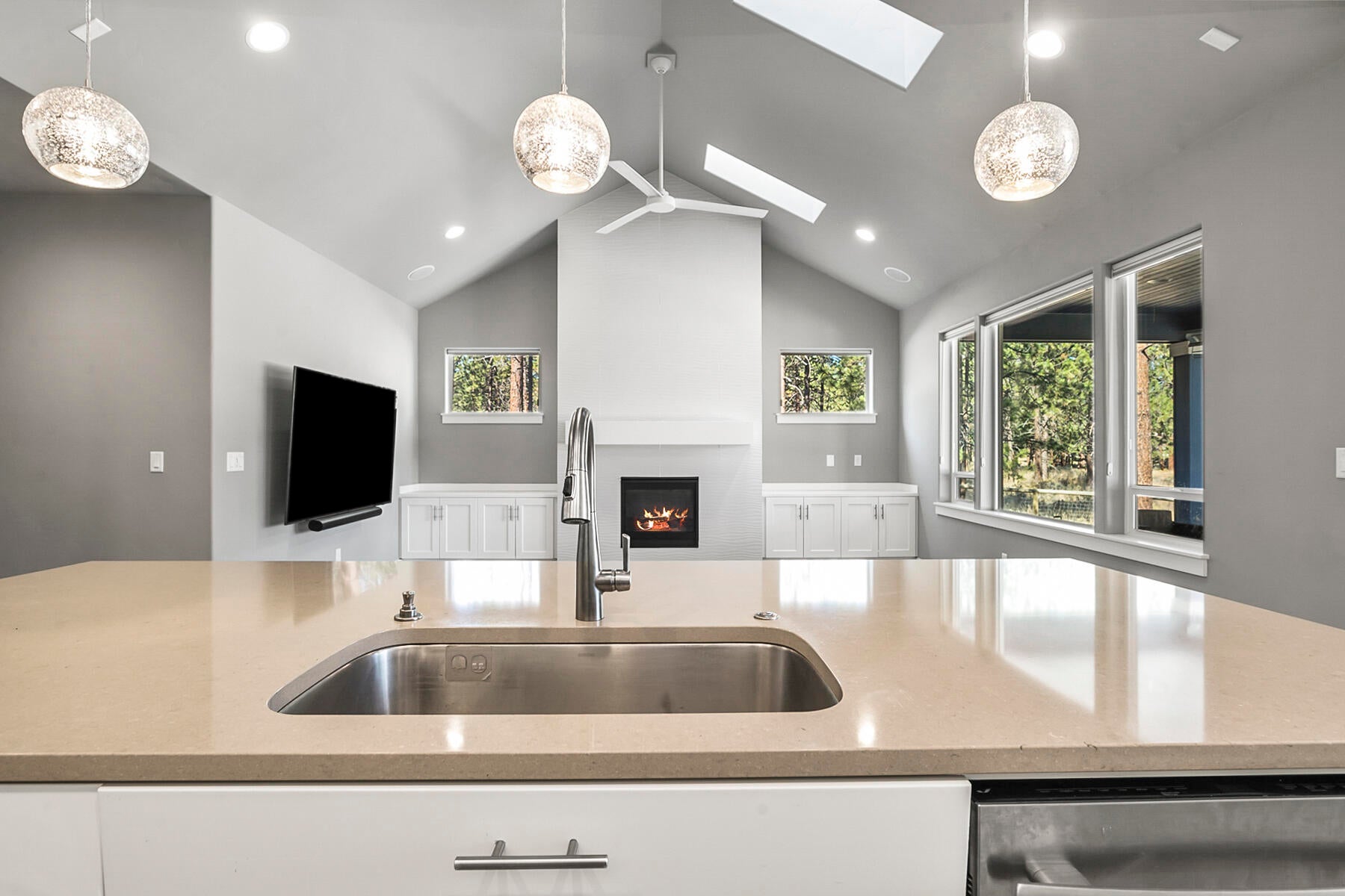 19580 Buck Canyon Road Bend, OR 97702 - Photo 13 of 69 Kitchen and Great Room