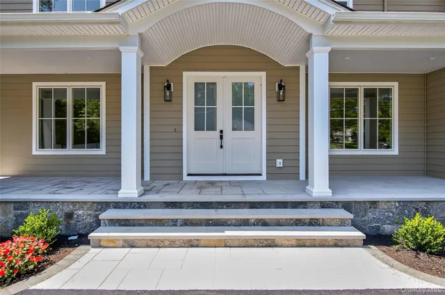 $2,899,000 | 654 Caledonia Road, Dix Hills, NY 11746