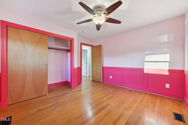 a view of a house with backyard and porch
