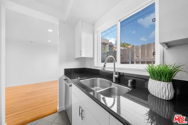 $995,000 | 1317 26th Street, Unit 4, Santa Monica, CA 90404