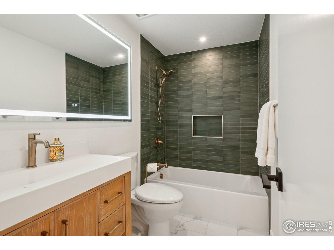 1535 Findlay Way Boulder, CO 80305 - Photo 20 of 47 1st Floor Bathroom