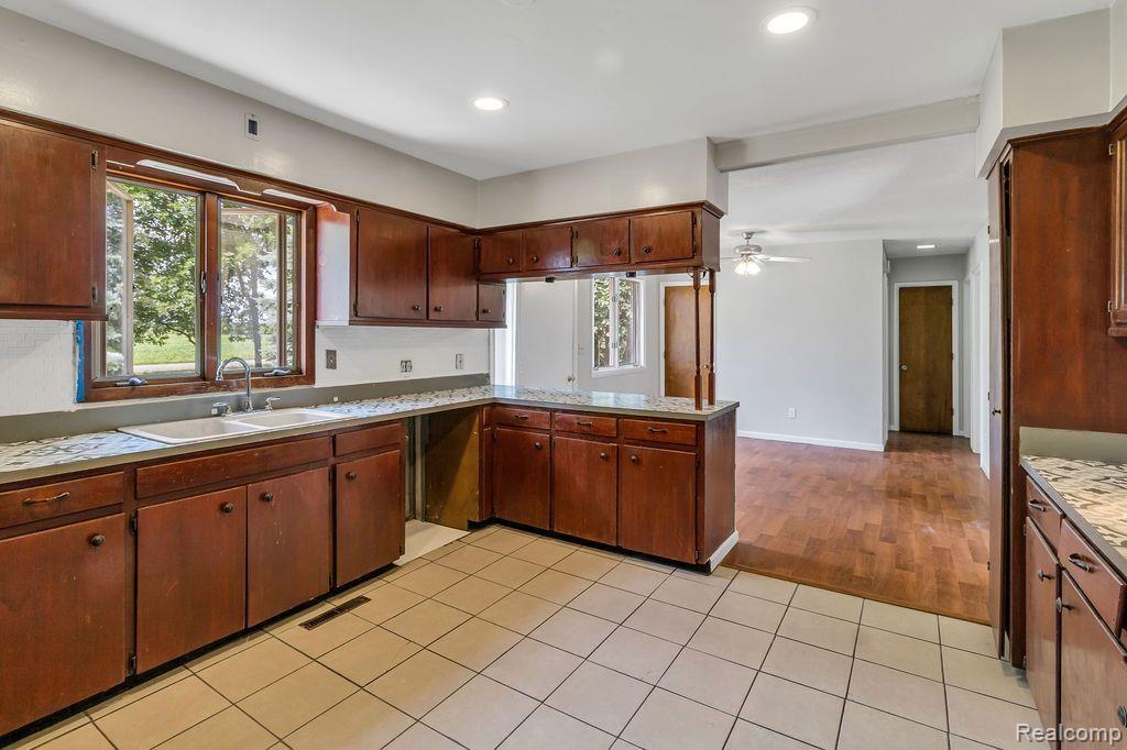 832 North Delaney Road Owosso, MI 48867 - Photo 12 of 24