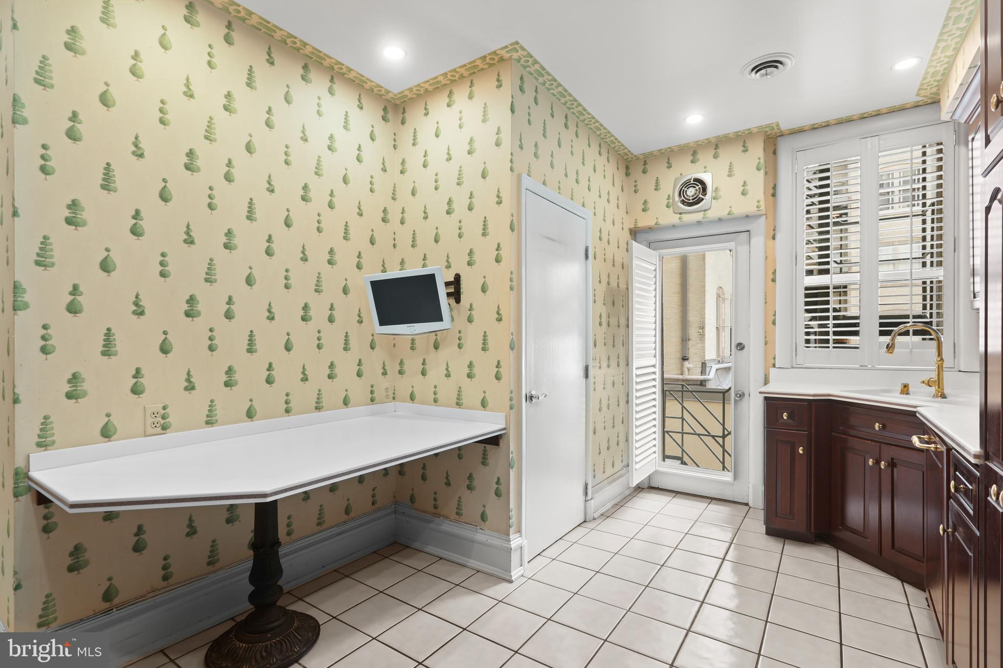 700 Washington Place, Unit 2D Baltimore, MD 21201 - Photo 23 of 44