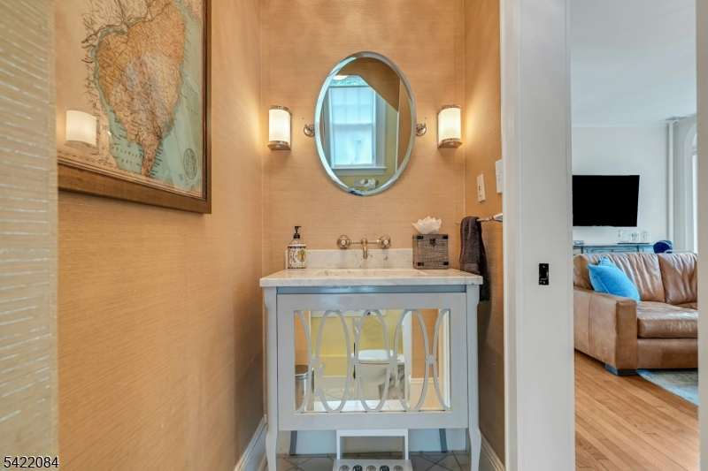 122 Kenilworth Road Mountain Lakes, NJ 07046 - Photo 29 of 45 a bathroom with a toilet and a mirror