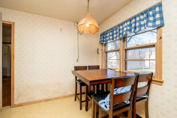 $339,900 | 709 Shakopee Avenue East, Shakopee, MN 55379