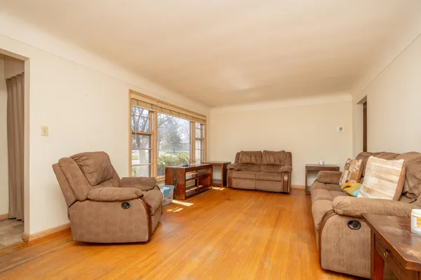$339,900 | 709 Shakopee Avenue East, Shakopee, MN 55379