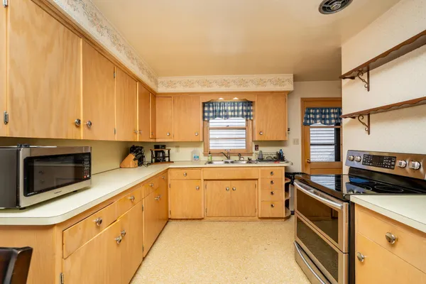 $339,900 | 709 Shakopee Avenue East, Shakopee, MN 55379