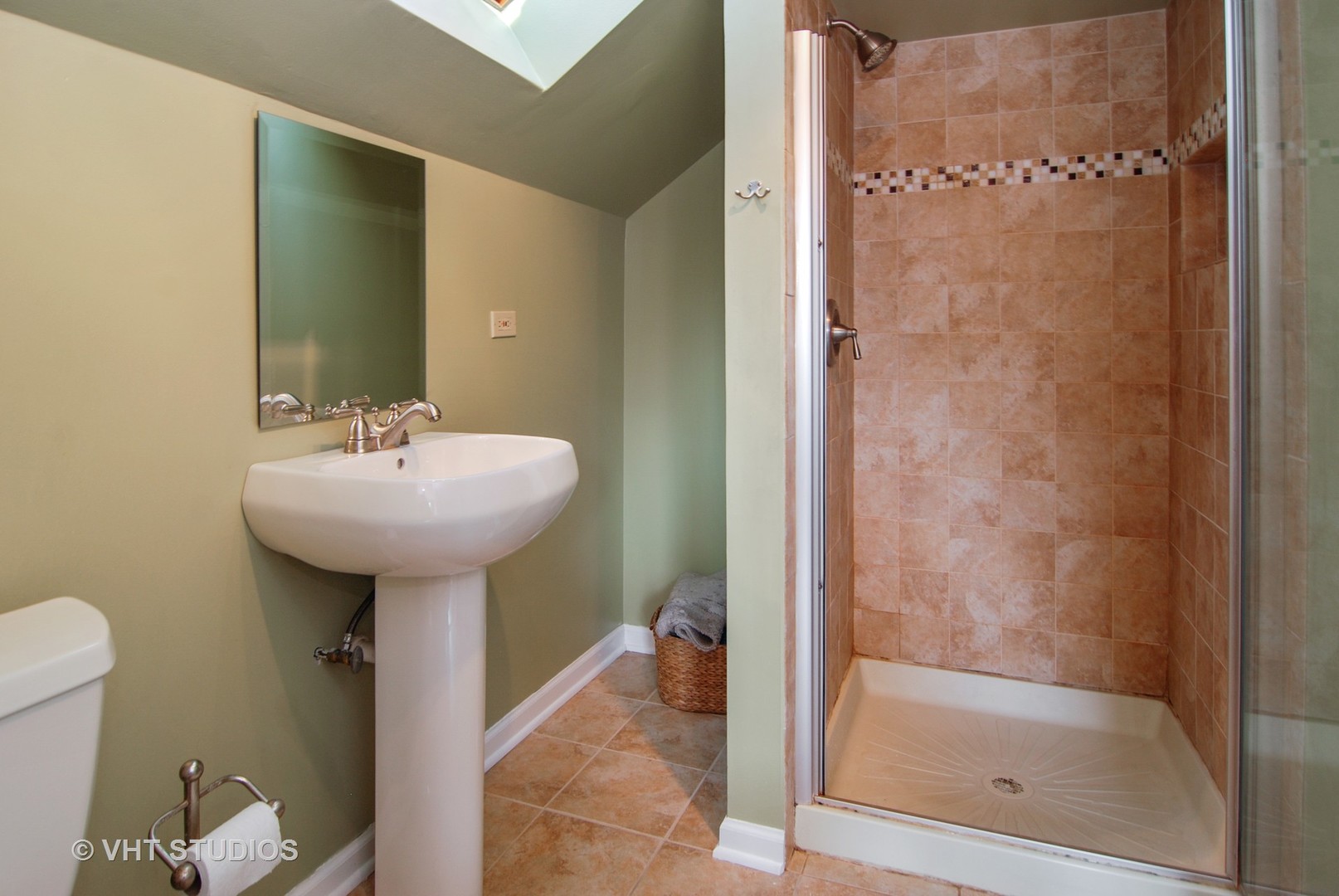 125 Bloomingbank Road Riverside, IL 60546 - Photo 13 of 32