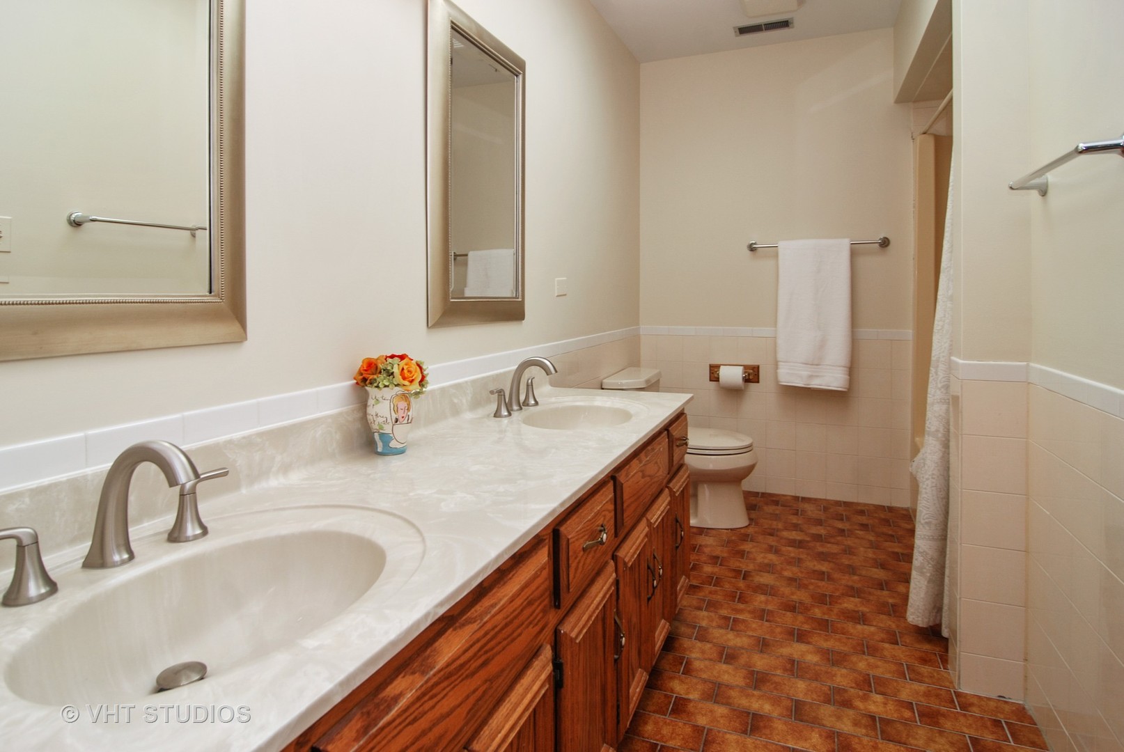 125 Bloomingbank Road Riverside, IL 60546 - Photo 17 of 32