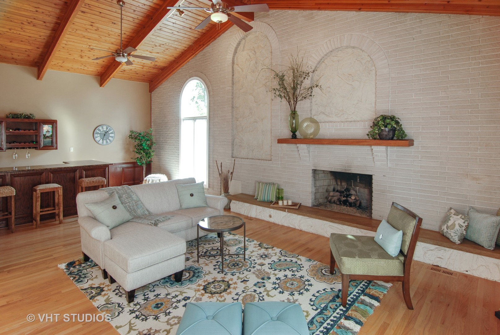 125 Bloomingbank Road Riverside, IL 60546 - Photo 4 of 32