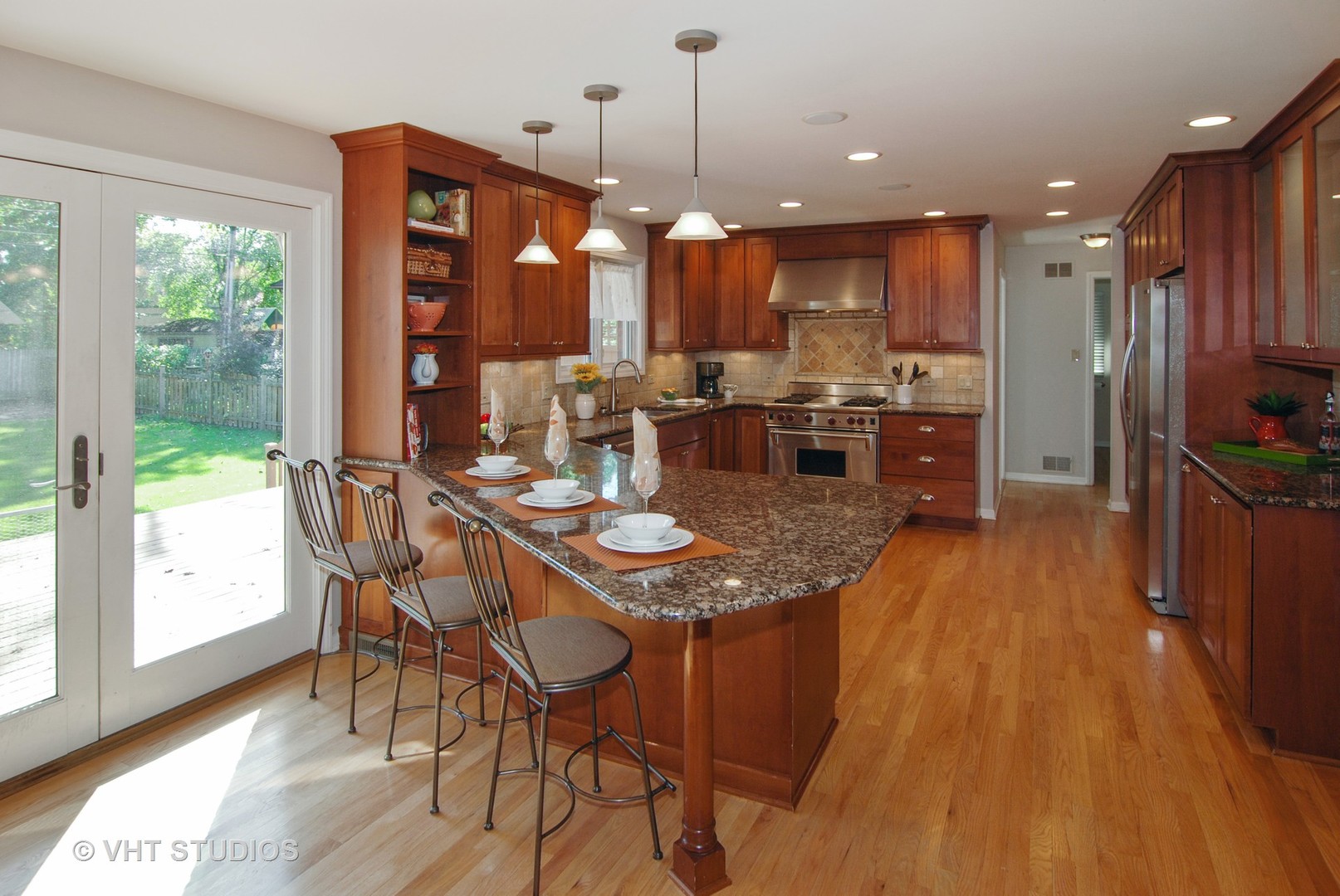 125 Bloomingbank Road Riverside, IL 60546 - Photo 5 of 32