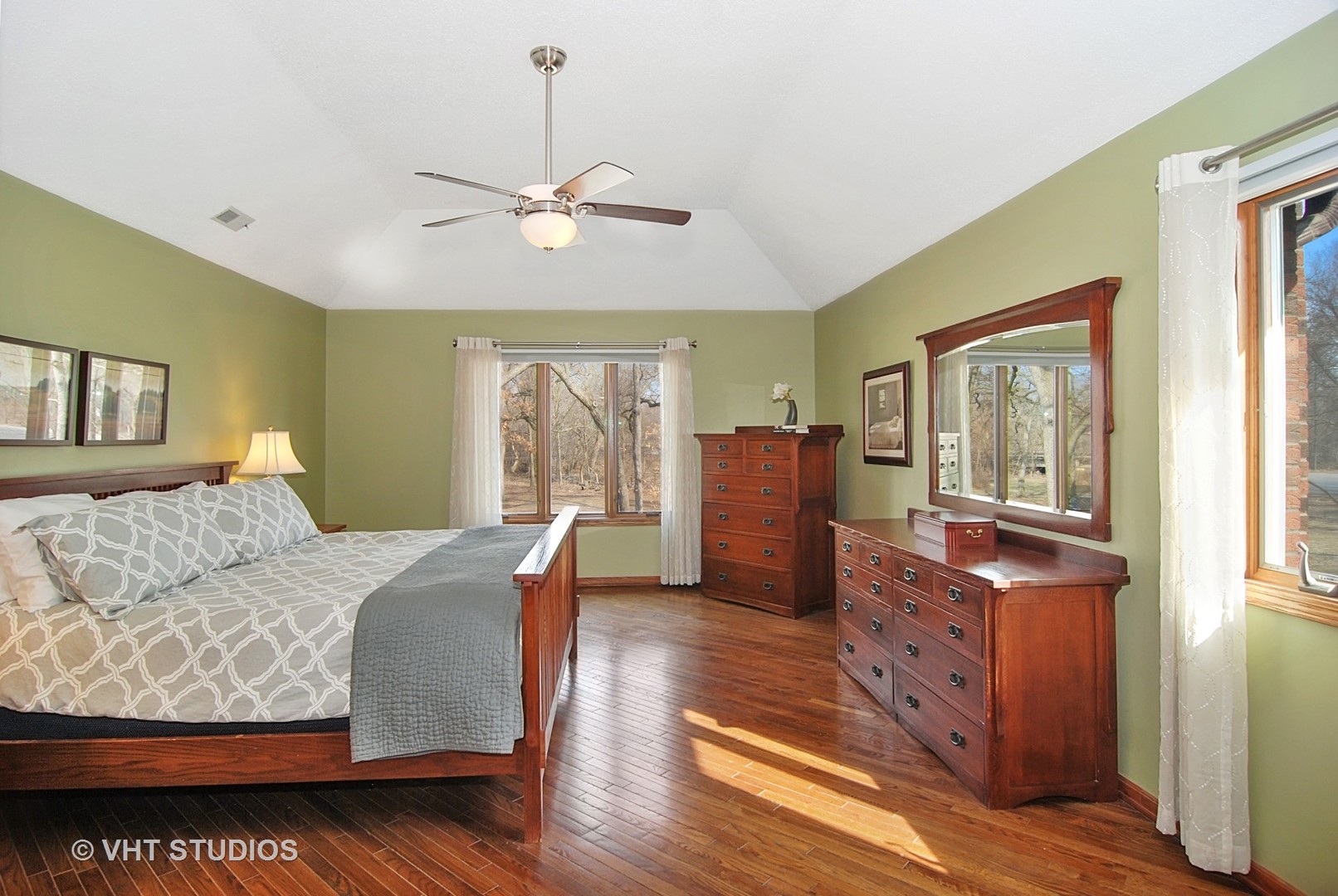 125 Bloomingbank Road Riverside, IL 60546 - Photo 9 of 32