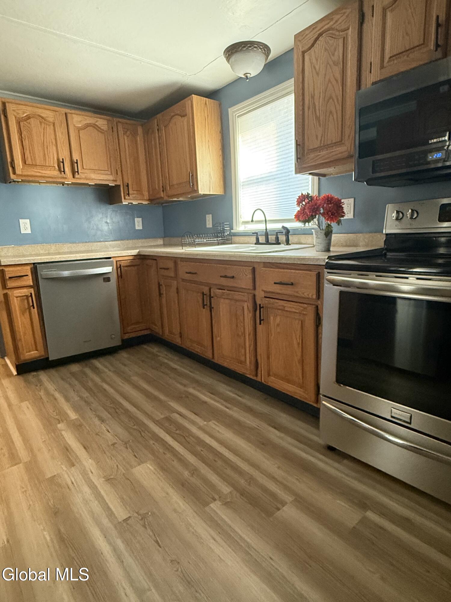 1872 Stuart Street Rotterdam, NY 12303 - Photo 14 of 24 IMG_0610