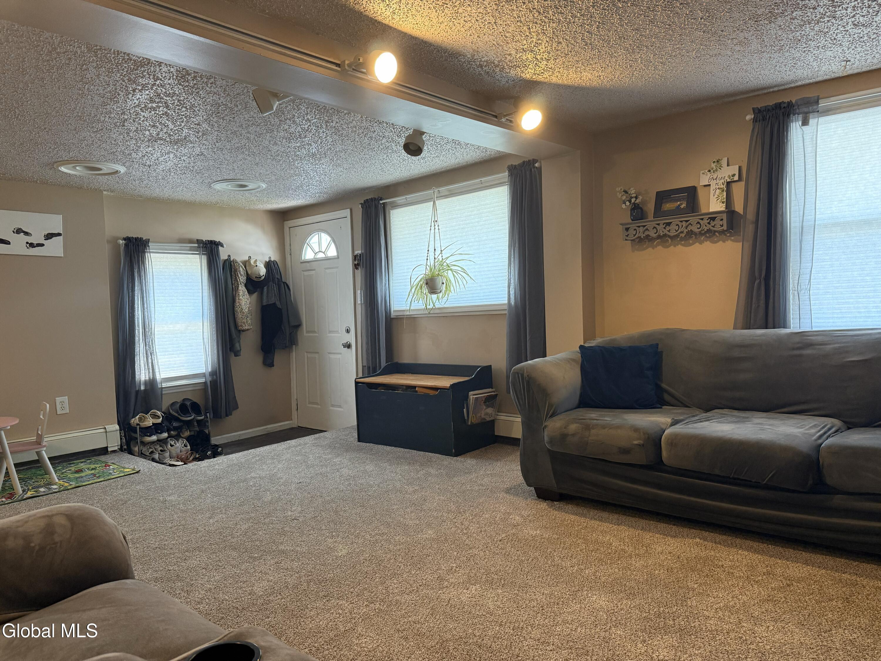 1872 Stuart Street Rotterdam, NY 12303 - Photo 5 of 24 4