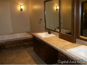4706 Spaulding Orchard Road Springfield, IL 62711 - Photo 4 of 9