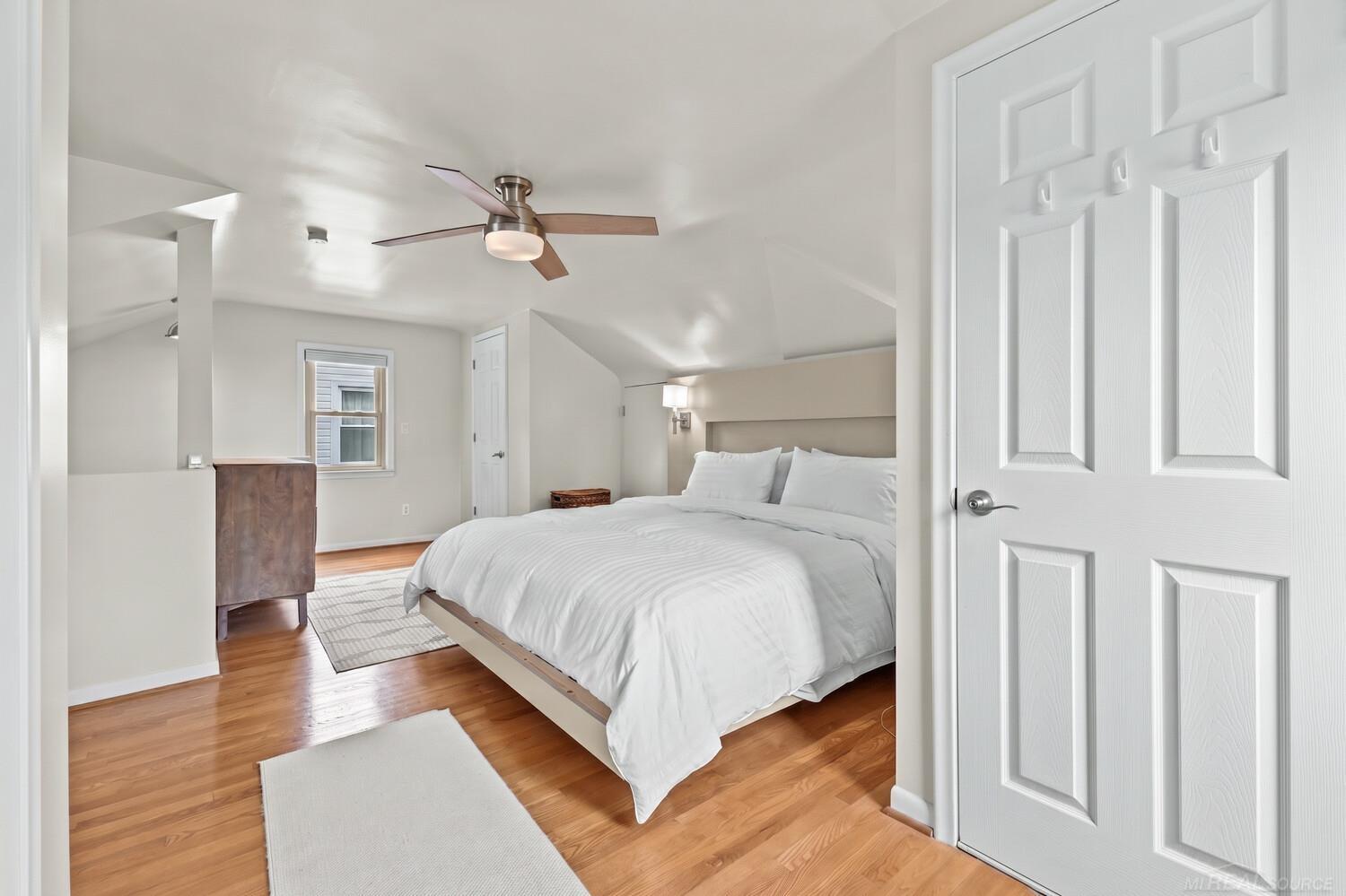 1521 Hampton Road Grosse Pointe, MI 48236 - Photo 16 of 34 50216102-3bb779fb-ce3c-4047-8eff-8c6a8781a7dd.JPG