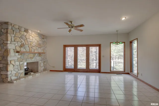 $395,000 | 2103 Cedarwood Lane, Quincy, IL 62305