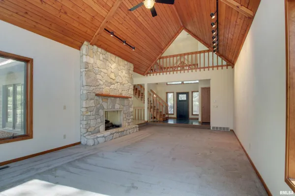 $384,500 | 2103 Cedarwood Lane, Quincy, IL 62305