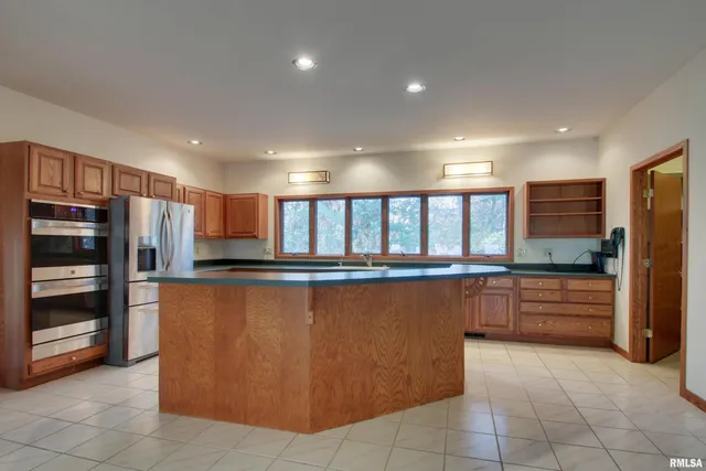 $395,000 | 2103 Cedarwood Lane, Quincy, IL 62305