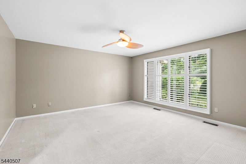 31 Stone Row Lane Oak Ridge, NJ 07438 - Photo 10 of 29