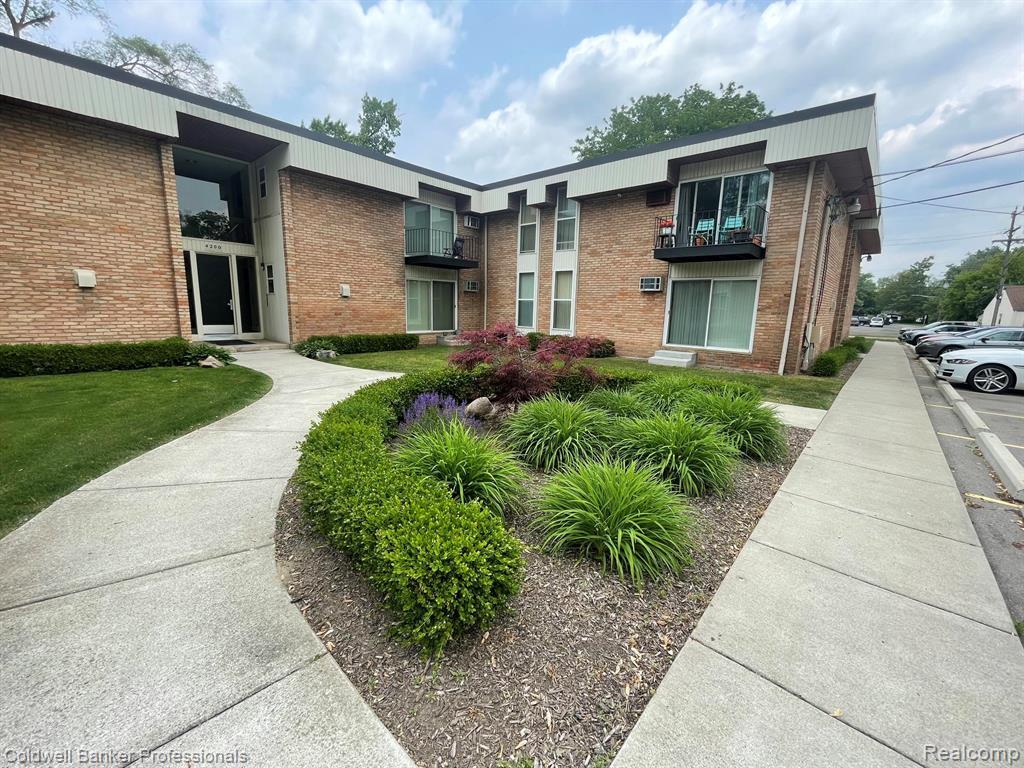 4200 South Rochester Road, Unit 206 Royal Oak, MI 48073 - Photo 2 of 12