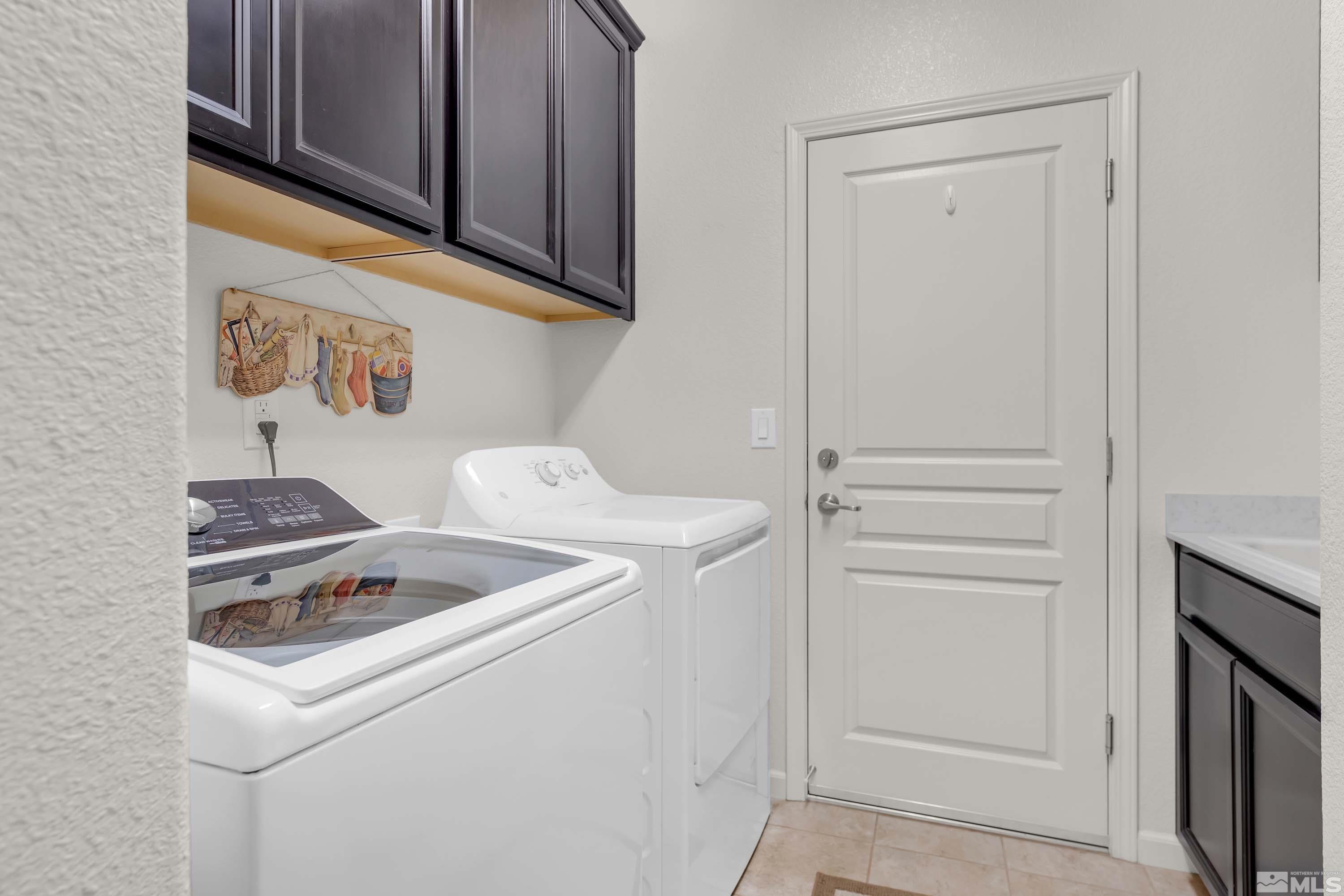 895 Larrimore Trail Reno, NV 89523 - Photo 34 of 39 a utility room with dryer and washer