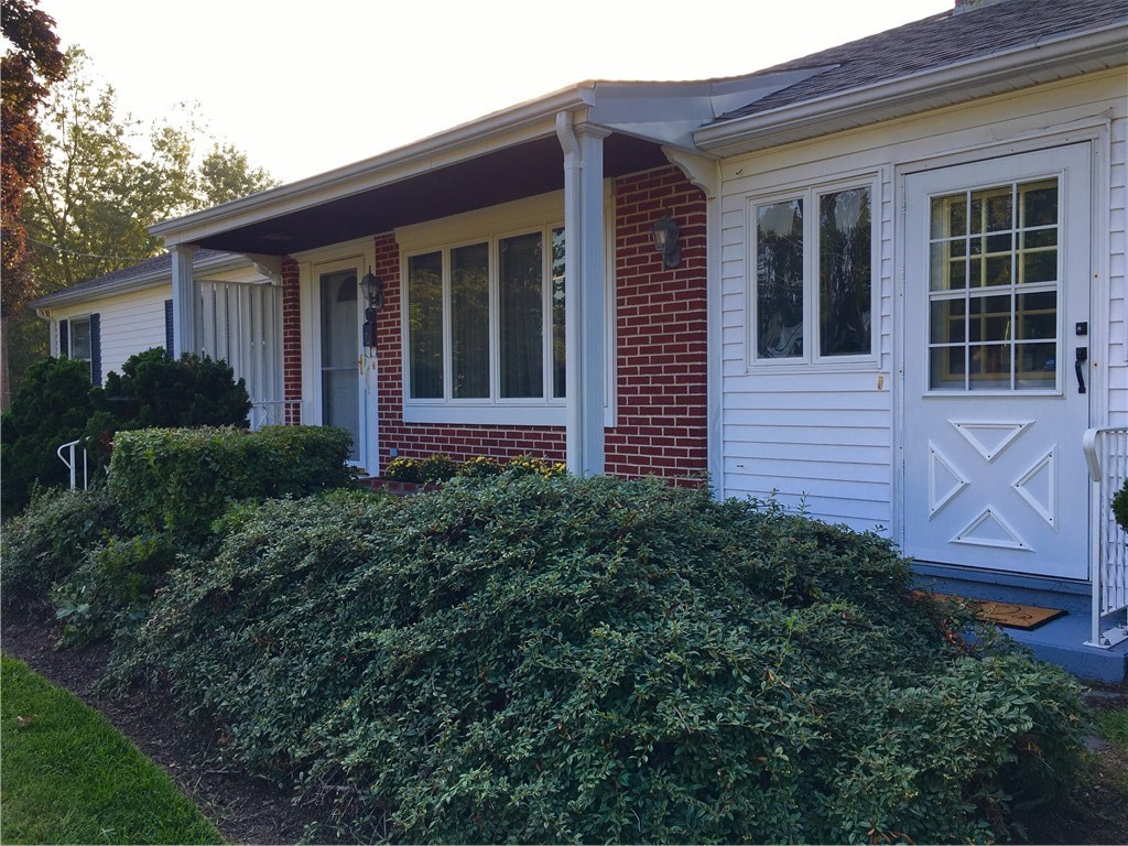 143 Friendly Road East Greenwich, RI 02818 - Photo 3 of 23