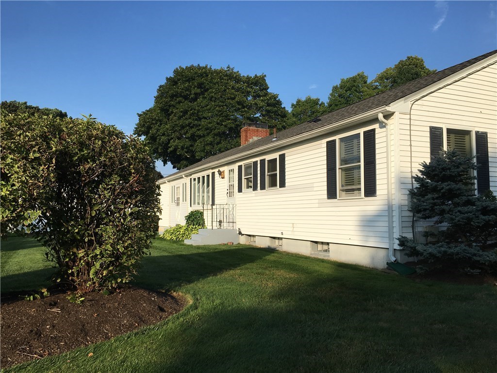 143 Friendly Road East Greenwich, RI 02818 - Photo 4 of 23