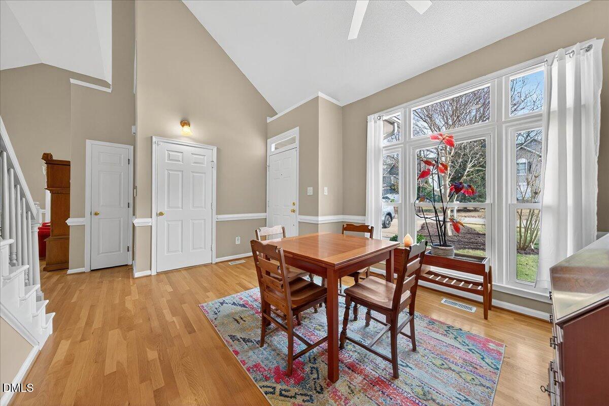 5608 Barham Court Raleigh, NC 27613 - Photo 5 of 37 01-aINT_002