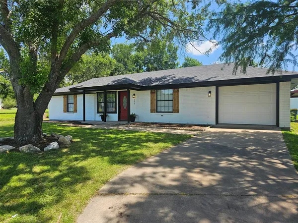 $279,000 | 200 East Charles Street, Riesel, TX 76682