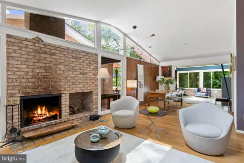 $1,540,000 | 8034 Park Overlook Drive, Bethesda, MD 20817