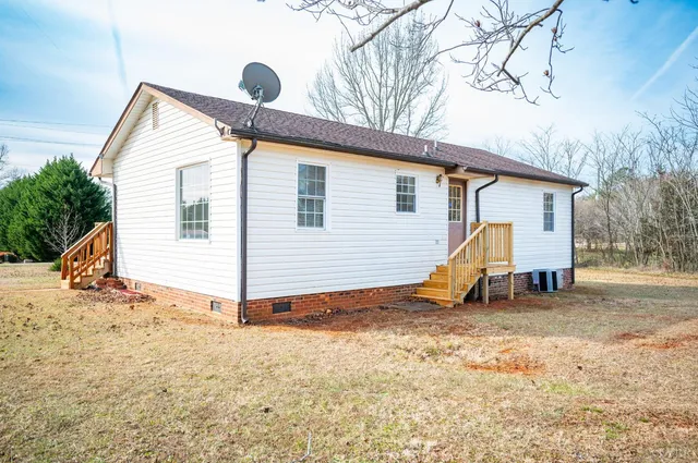 $159,900 | 1114 Golden Leaf Road, Nathalie, VA 24577