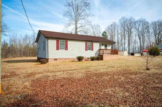 $159,900 | 1114 Golden Leaf Road, Nathalie, VA 24577