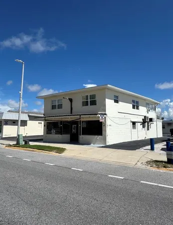 $2,500 | 17471 Gulf Boulevard, Redington Shores, FL 33708