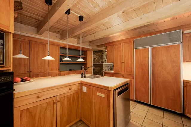 $1,395,000 | 16 Summit Drive, Grantham, NH 03753