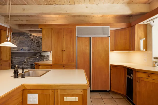 $1,395,000 | 16 Summit Drive, Grantham, NH 03753