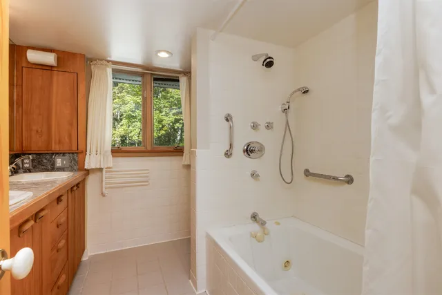 $1,395,000 | 16 Summit Drive, Grantham, NH 03753