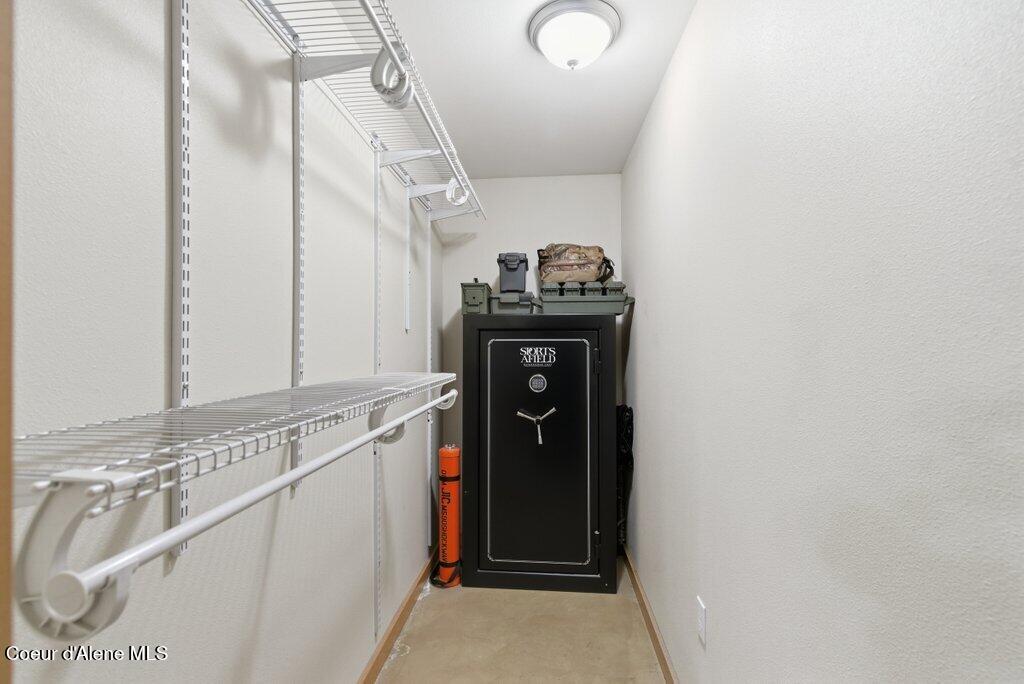 10948 East Gypo Road Athol, ID 83801 - Photo 13 of 41 Walk-in Closet