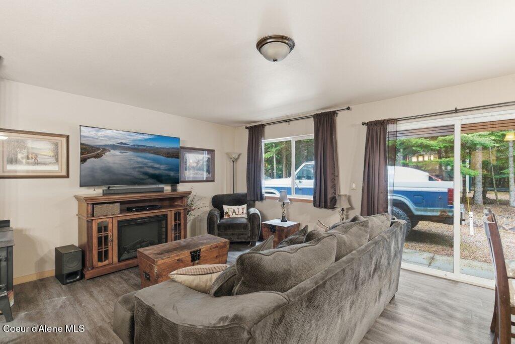10948 East Gypo Road Athol, ID 83801 - Photo 5 of 41 Living Room