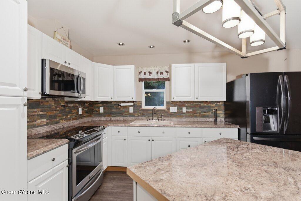 10948 East Gypo Road Athol, ID 83801 - Photo 9 of 41 Well placed island