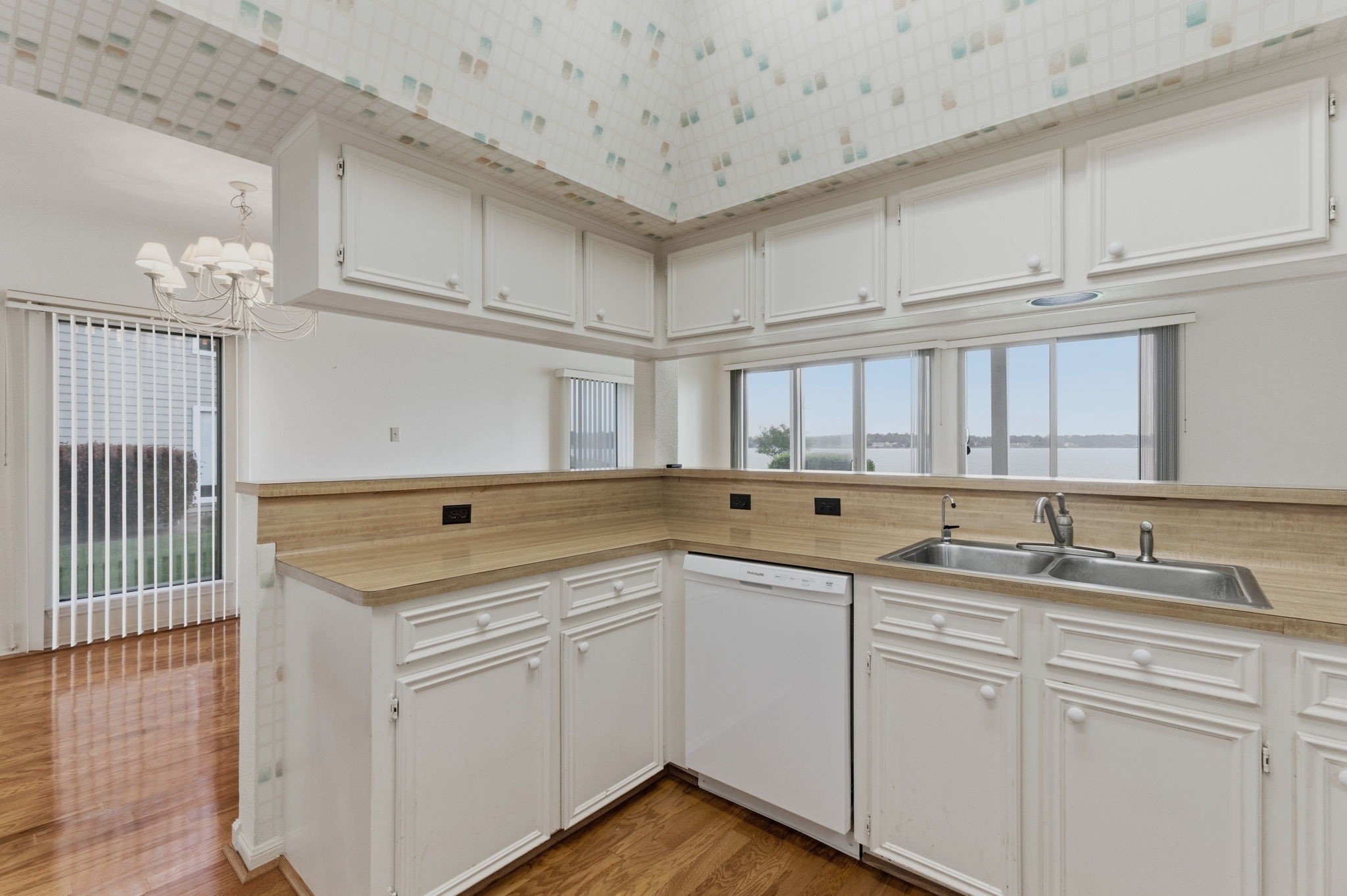 144 April Point Drive South Conroe, TX 77356 - Photo 13 of 33