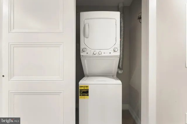 a close up view of a washer and dryer
