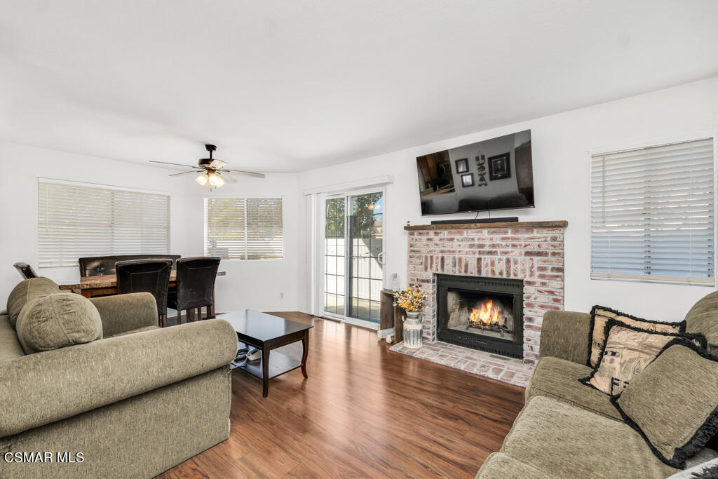 1806 Rory Lane, Unit 9 Simi Valley, CA 93063 - Photo 12 of 27 1806 Rory Lane Unit 9 - Living Room 2