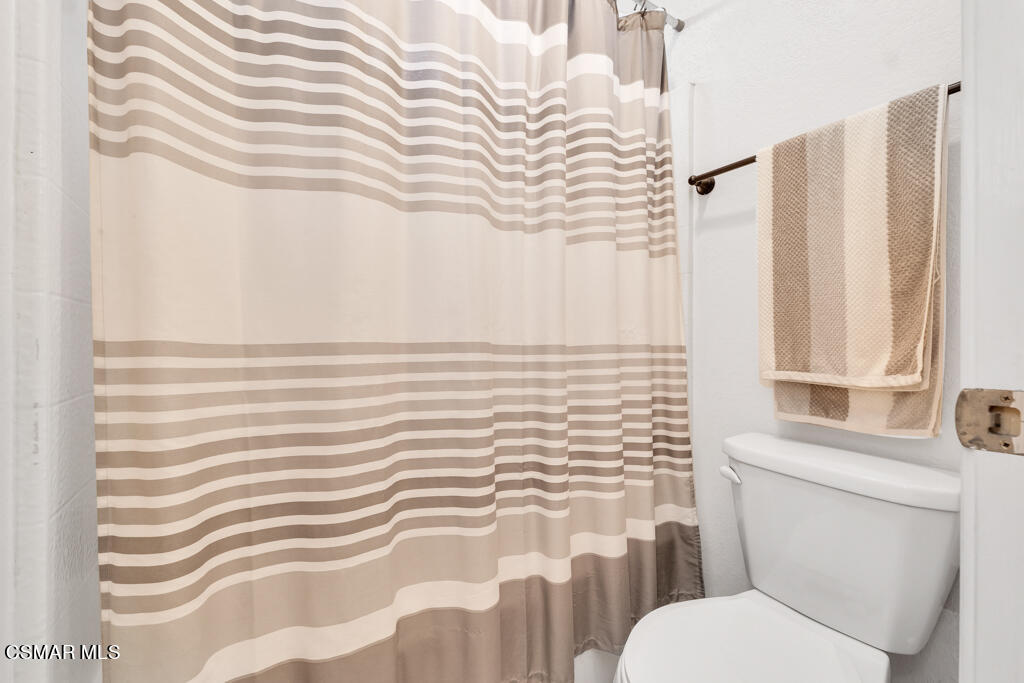 1806 Rory Lane, Unit 9 Simi Valley, CA 93063 - Photo 22 of 27 1806 Rory Lane Unit 9 - Master Bath