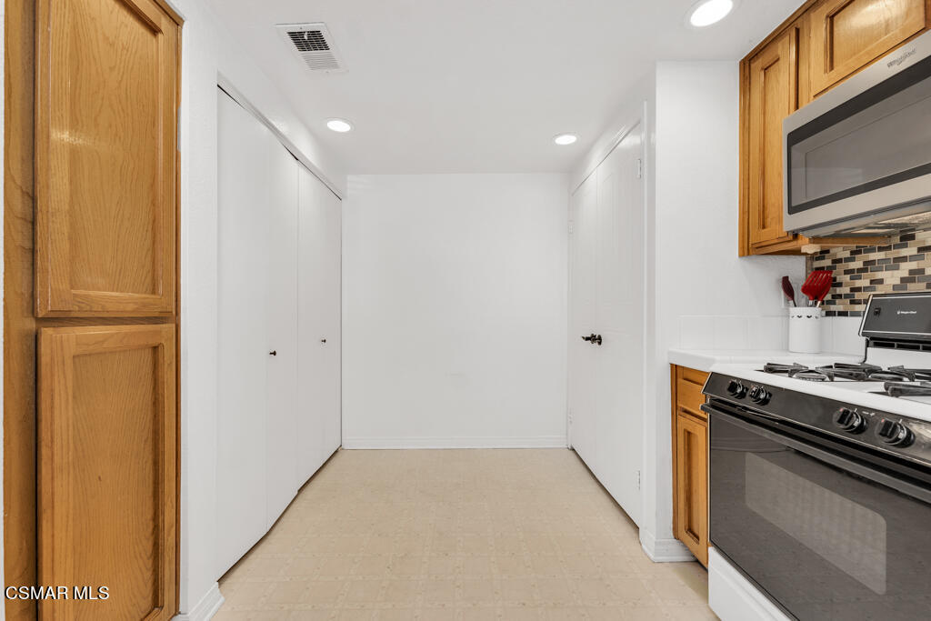 1806 Rory Lane, Unit 9 Simi Valley, CA 93063 - Photo 10 of 27 1806 Rory Lane Unit 9 - Kitchen Laundry