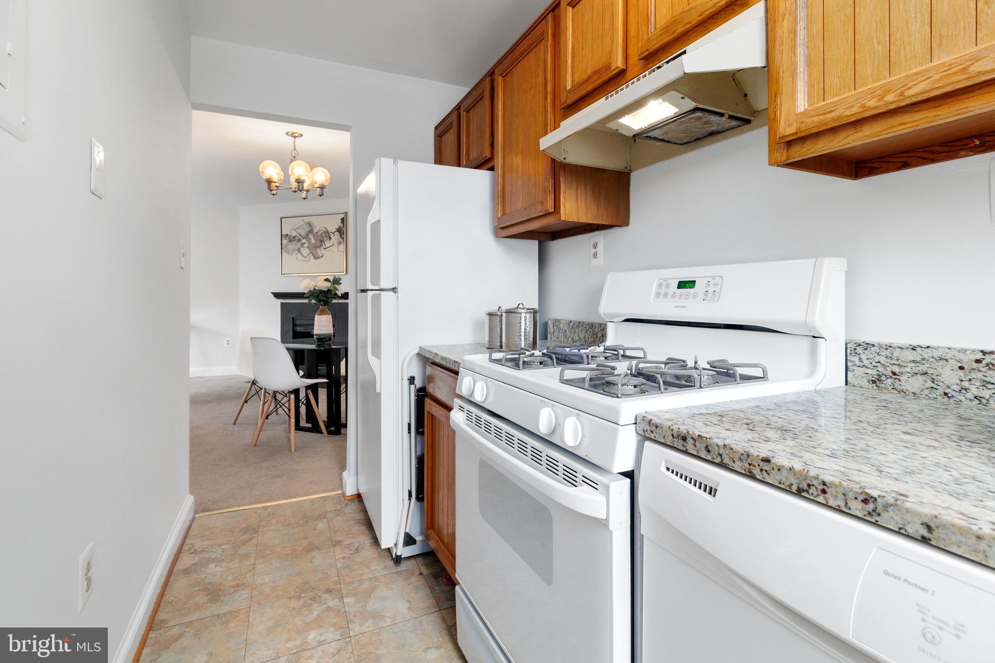 2606 Tunlaw Road Northwest, Unit 6 Washington, DC 20007 - Photo 7 of 20 Bright Kitchen