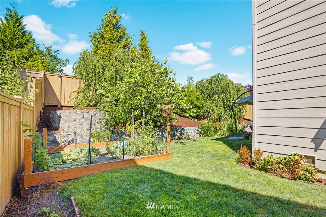 3007 182nd Place Southeast Bothell, WA 98012 - Photo 28 of 33 a view of back yard of the house
