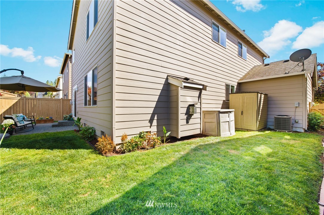 3007 182nd Place Southeast Bothell, WA 98012 - Photo 29 of 33 a view of a house with backyard and porch